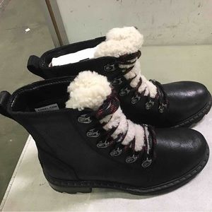 Sorel womens Lennox Lace Cozy Boots. Nwt size 7.5